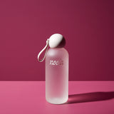 noola Signature Trinkflasche 650 ml in Rosé mit Tragschlaufe, Frontansicht