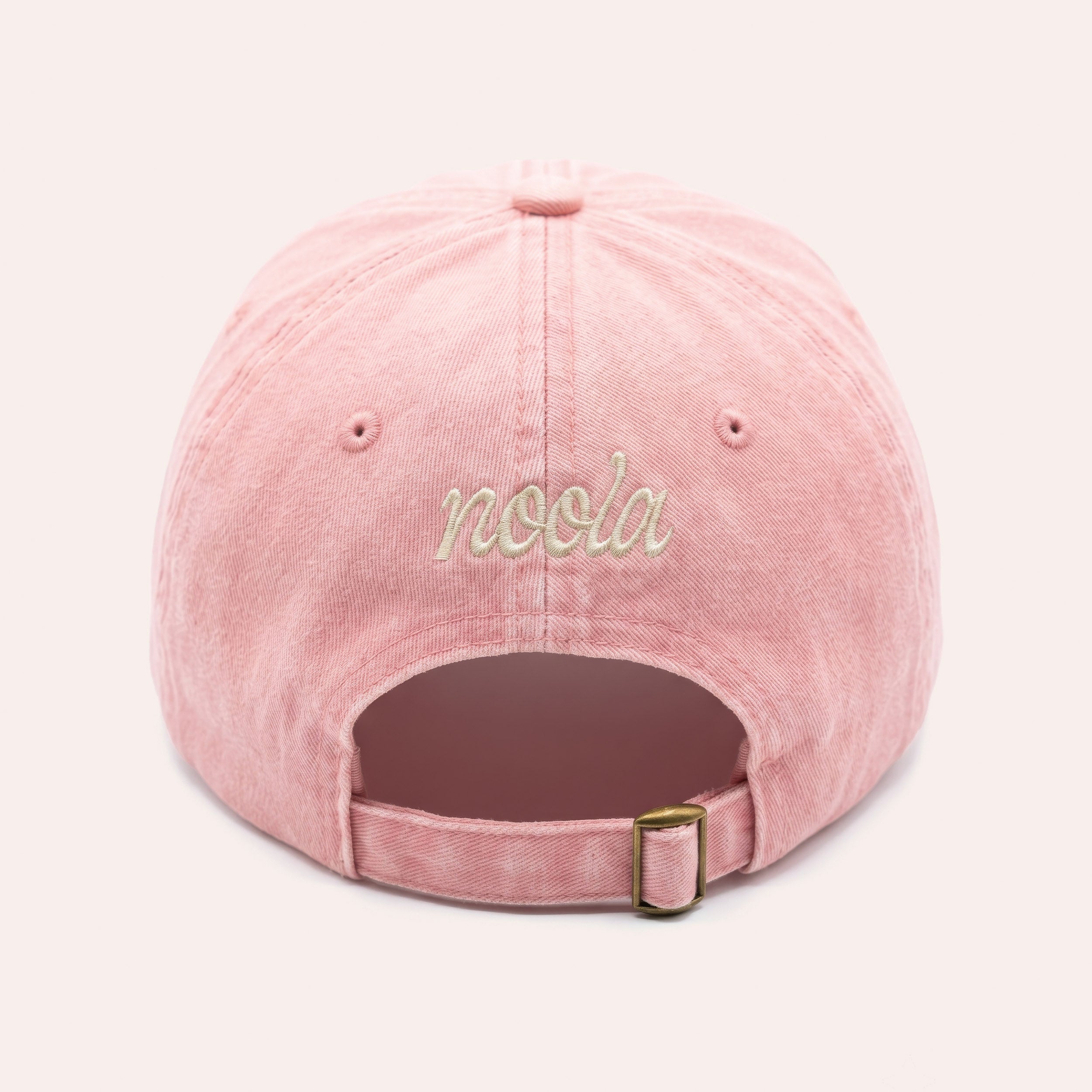 Rückseite der noola Good Energy Cap in Blush mit verstellbarem Strap
